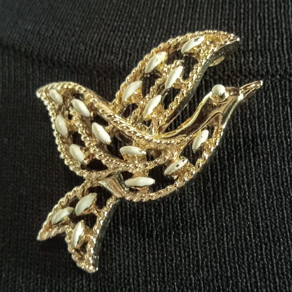 Vintage Gold-Tone Twist White Enamel Bird Pin Brooch Pendant